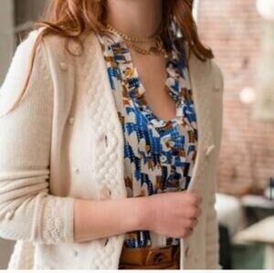 Cabi Retro Knot Vneck Thick Yarn Cardigan Sweater In Soft Cream Size Small